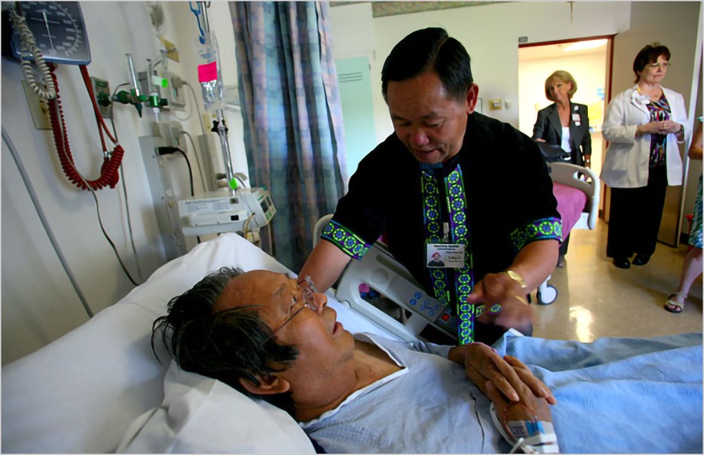 A CULTURAL APPROACH Va Meng Lee, a Hmong shaman, performs a ceremony intended to summon the runaway soul of Chang Teng Thao at Mercy Medical Center in Merced, Calif.